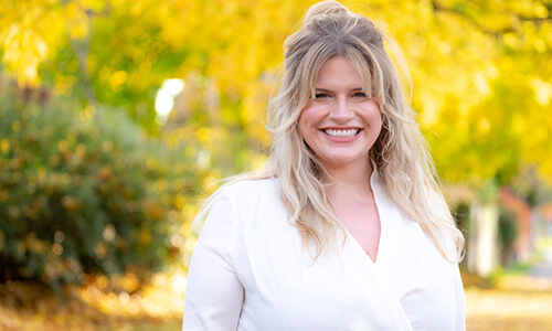 Serina Holstrom Headshot